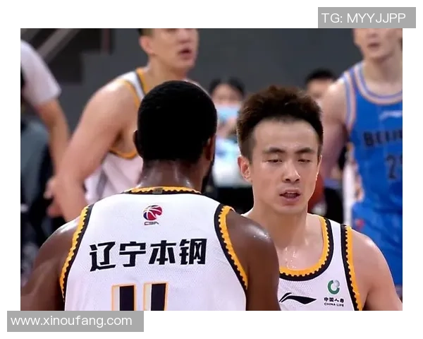 南京篮球队在邀请赛中以69分高居积分榜首位展现强劲实力 南京篮球队在邀请赛中以69分高居积分榜首位展现强劲实力