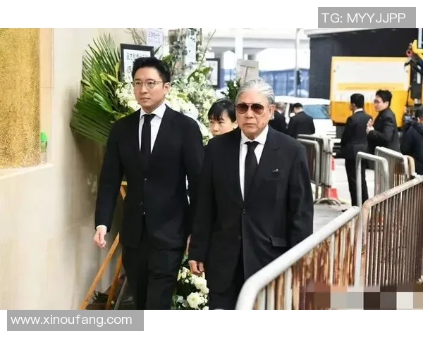 霍启山亲临助阵香港足球明星队展现运动精神与团结力量 霍启山亲临助阵香港足球明星队展现运动精神与团结力量